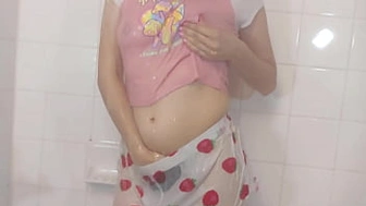 teeny step sister with perfect rear-end take a shower