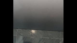 O novinho bateu uma punheta bem gostosa e gozou gostoso