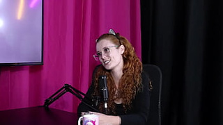 Ela gosta de fazer ménage com mulher e homem, teve um cliente que queria um vídeo dela espirrando, os fetiches que teve e sobre cobrar clientes... - Dracaryssg (SHEER/RED)