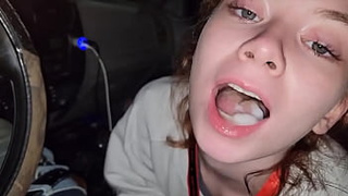 Home-made teenie licks dick, and gets her mouth filled with jizz