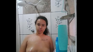 SEXY SLUT TAKING A BATH SHOWING OFF HER WET CUNT