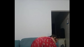 LITTLE CHICK DANCING A VERY YUMMY FUNK WITH HORNY, GOT NAKED AND THROWED HER TWAT IN THE AIR